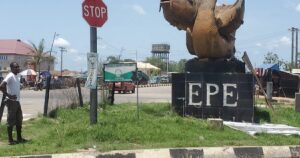 Read more about the article Why I Don’t Like Taking Pictures with Sculptures and Statues –  Tadese Faforiji