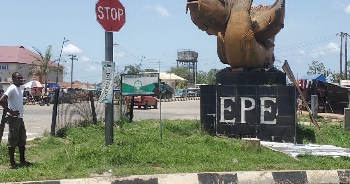 Read more about the article Why I Don’t Like Taking Pictures with Sculptures and Statues –  Tadese Faforiji